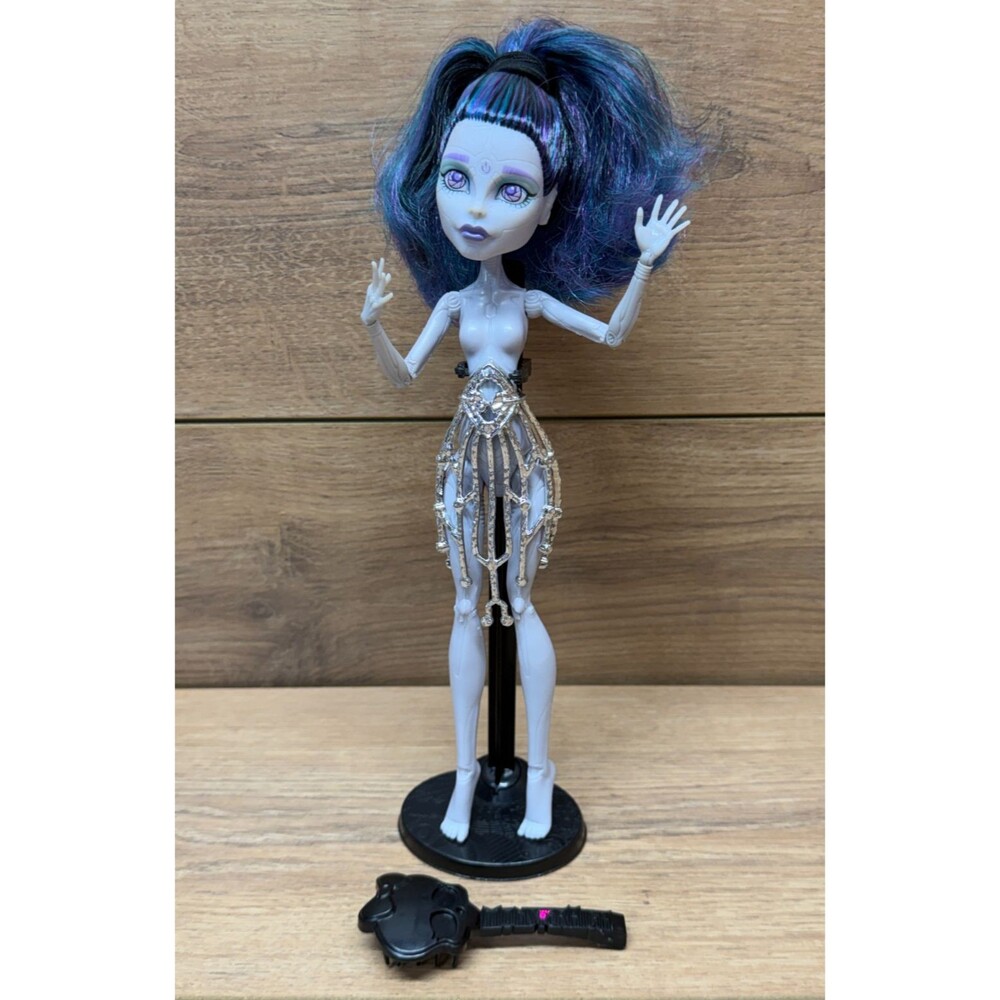 Monster High Elle Eedee Doll Boo York 2014 Robot Girl + Stand